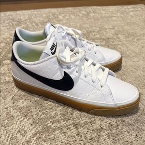 Women’s Nike Court Legacy Next size 10 NEW